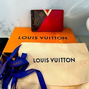 Louis Vuitton LV 💯 authentic card holder monogram w/ red leather